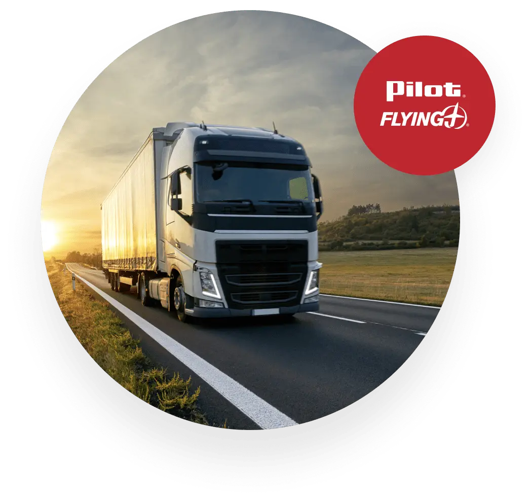 日の出を背に道路を走るPilot Flying Jのトラック